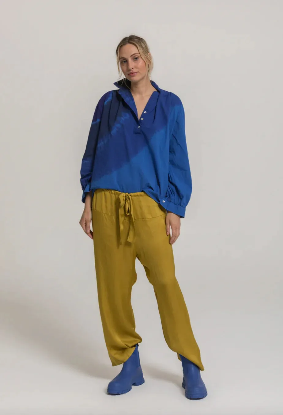COLLARED BOY SHIRT - MACAW TIE DYE PRINT