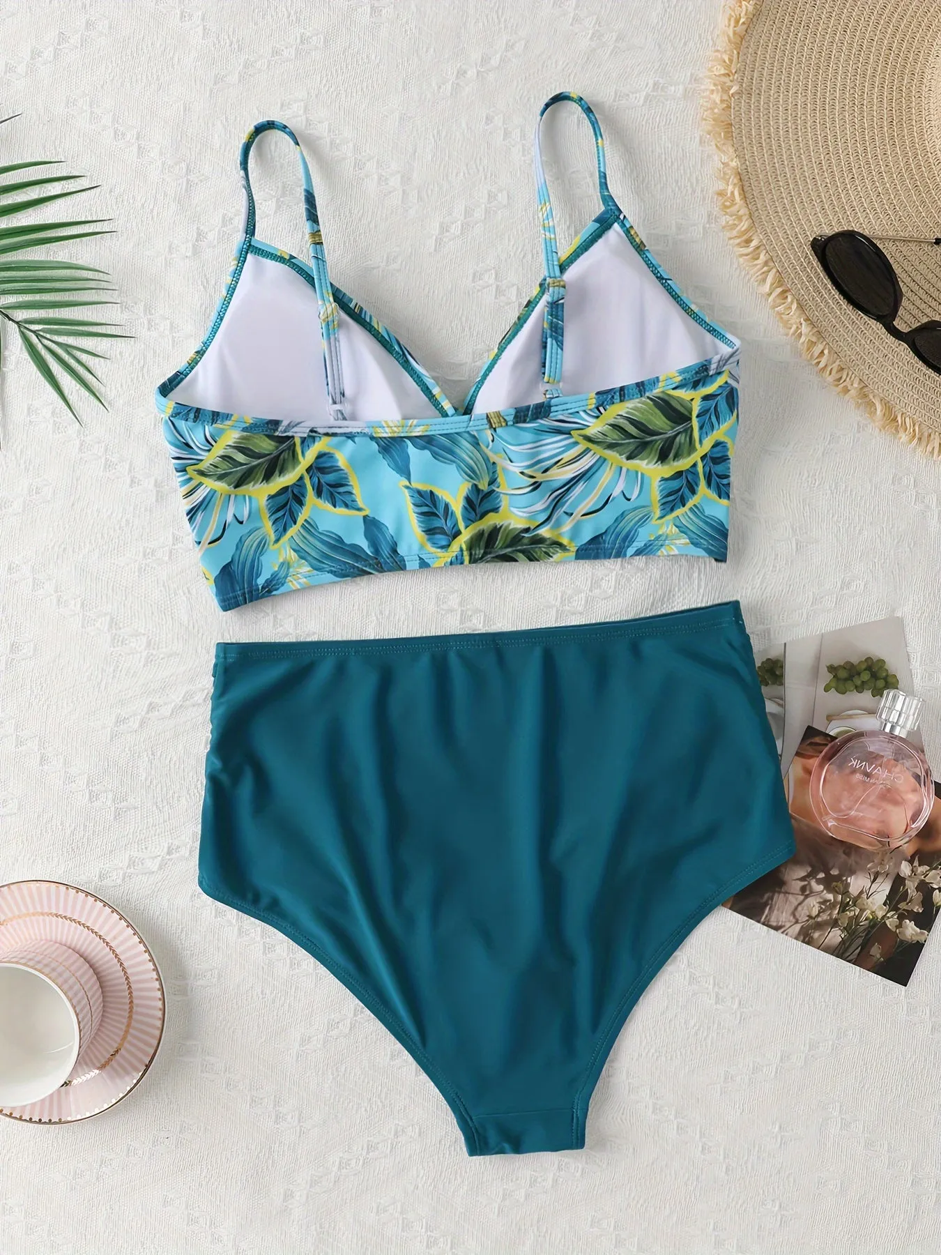Flirty Tropical Print 2-Piece Bikini Set - V Neck, Ruched & High Cut Design - Perfect Womens Swimwear for a Chic Beach Look