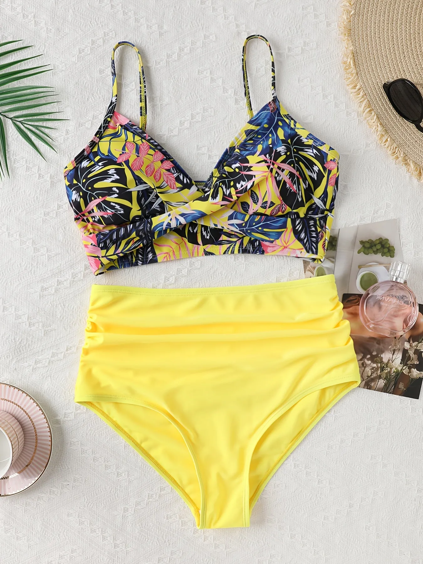 Flirty Tropical Print 2-Piece Bikini Set - V Neck, Ruched & High Cut Design - Perfect Womens Swimwear for a Chic Beach Look