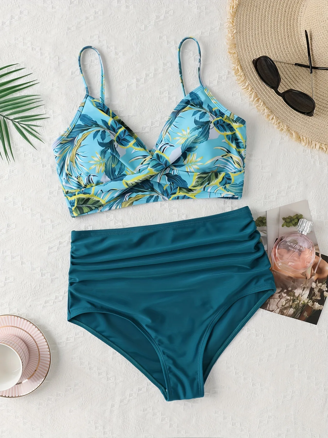 Flirty Tropical Print 2-Piece Bikini Set - V Neck, Ruched & High Cut Design - Perfect Womens Swimwear for a Chic Beach Look